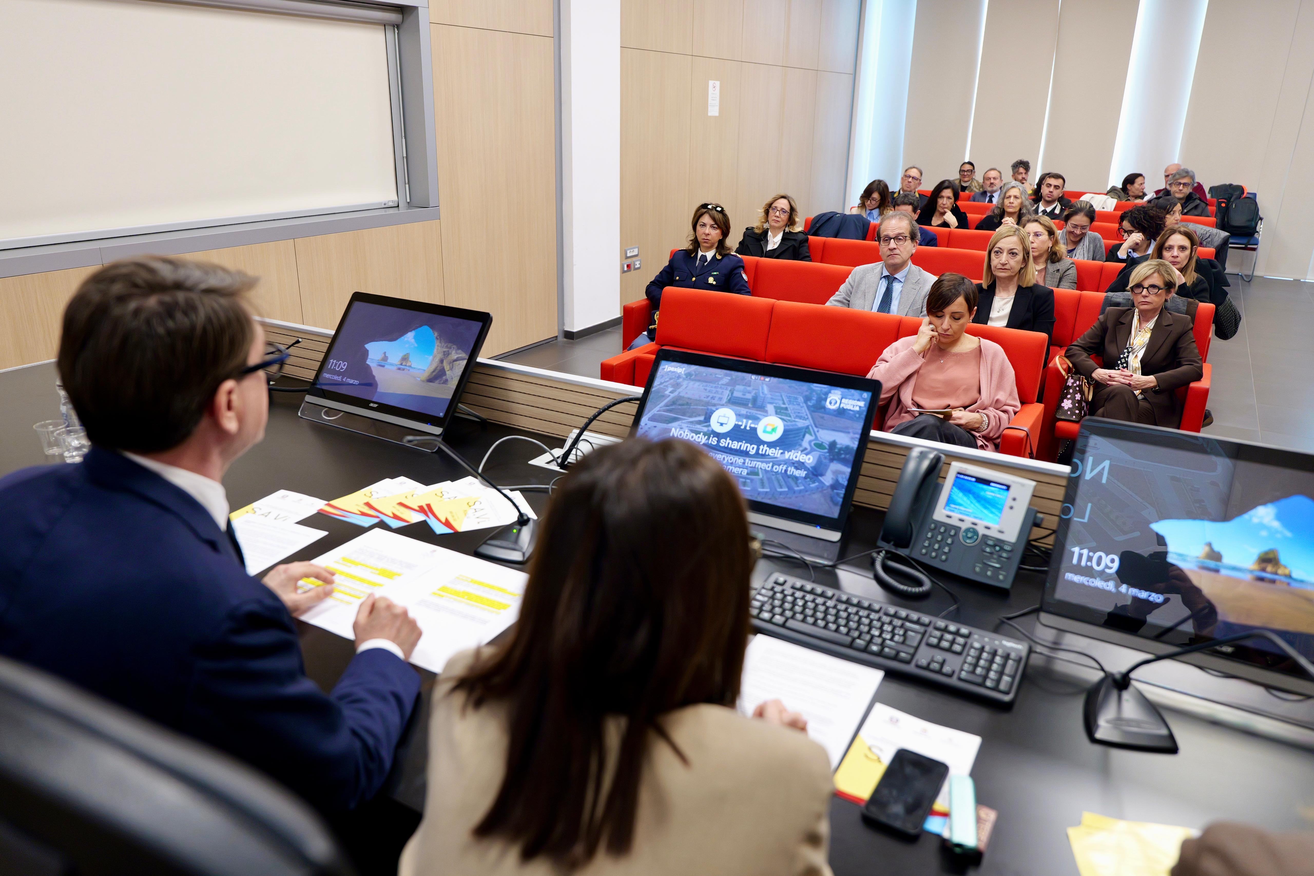 Galleria Presentato il Servizio di Informazione e Assistenza alle Vittime di reato della Regione Puglia - Diapositiva 1 di 5