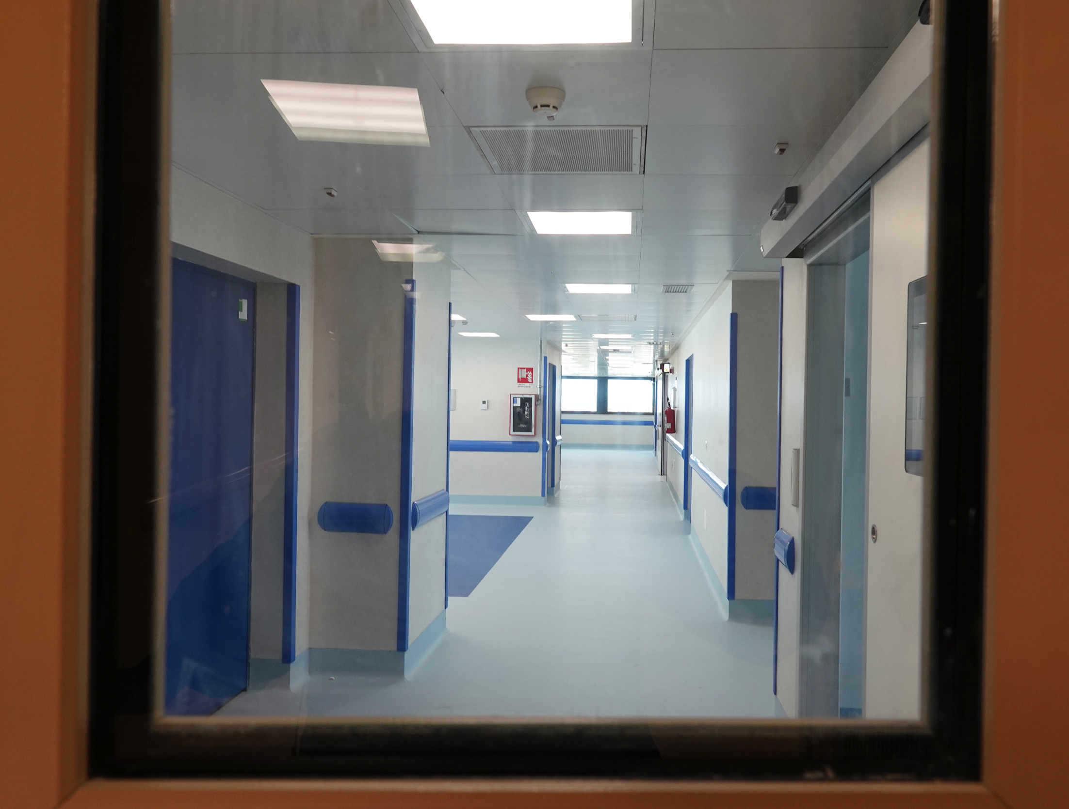 Galleria POLICLINICO DI FOGGIA, EMILIANO E PIEMONTESE INAUGURANO IL NUOVO BLOCCO OPERATORIO: 6 NUOVE SALE DI ULTIMA GENERAZIONE PER CARDIOCHIRURGIA, NEUROCHIRURGIA E RADIOLOGIA INTERVENTISTICA. - Diapositiva 10 di 22