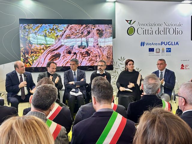 Galleria Grande successo per la prima di EVOLIO Expo, la fiera internazionale B2B dell’olio EVO - Diapositiva 2 di 4